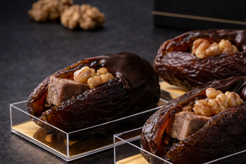 Dates with Praline & Walnut